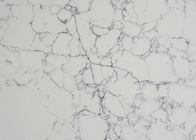 終わる白い水晶床タイルの設計された石造りの平板の磨かれた表面