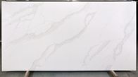 Benchtopのための軽く白い磨くCalacattaの人工的な水晶石造りの平板