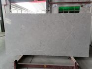 台所カウンタートップの人工的なCalacattaの大理石の水晶石2.3~2.5g/cm3密度