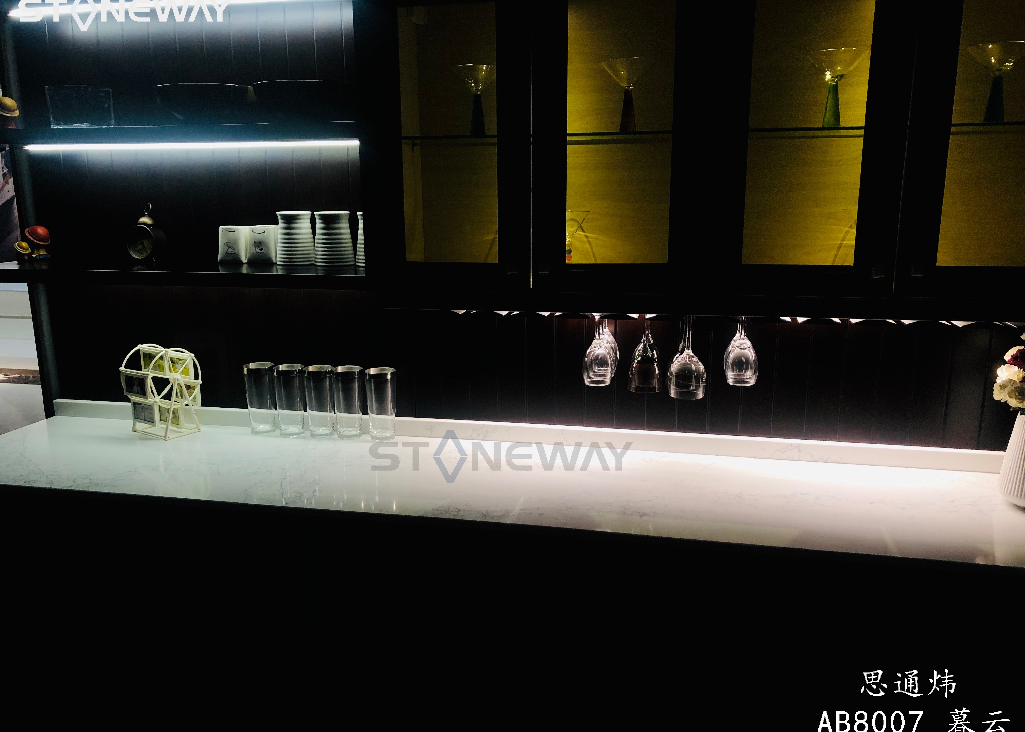 ナノの水晶石の上